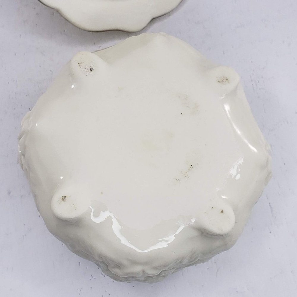 Porcelain Embossed Trinket Box Lidded Roses - Picture 7 of 8
